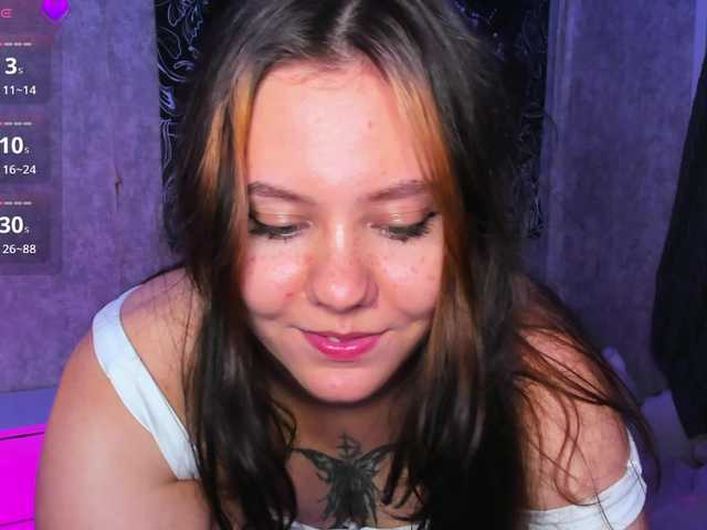 MikaMoony live webcam show
