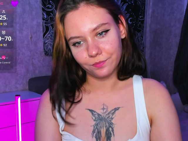MikaMoony live webcam show