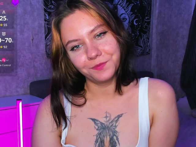 MikaMoony live webcam show