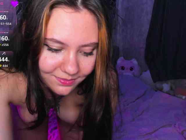 MikaMoony webcam