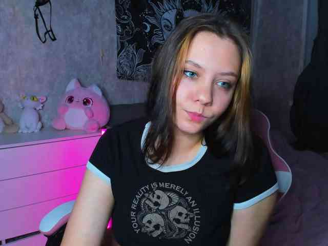 MikaMoony webcam