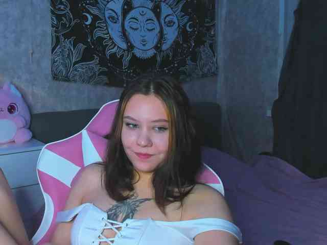 MikaMoony webcam