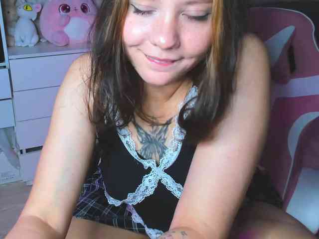 MikaMoony webcam