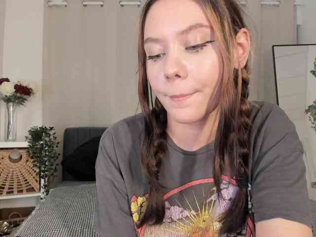 MikaMoony webcam