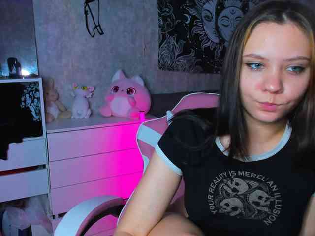 MikaMoony webcam