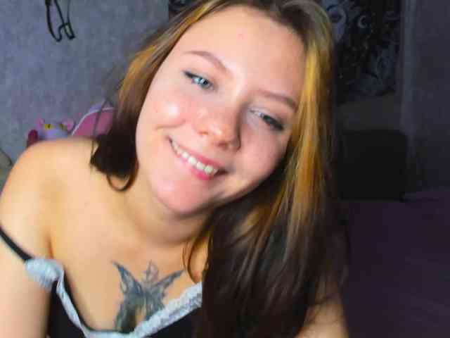 MikaMoony webcam