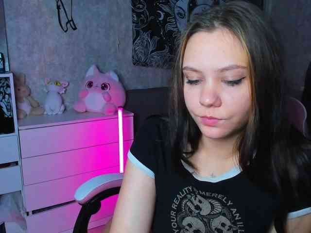 MikaMoony webcam
