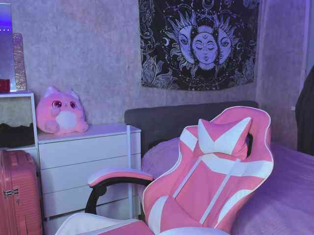 MikaMoony webcam