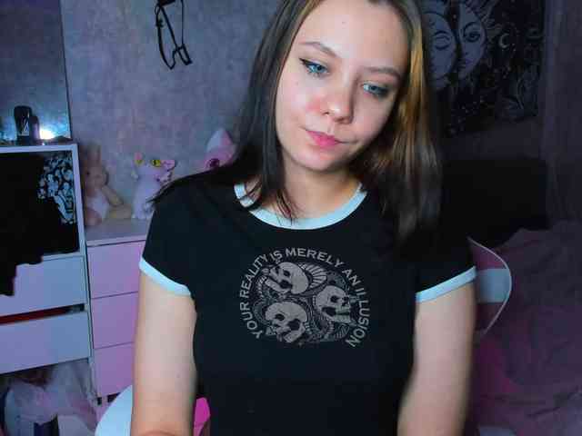 MikaMoony webcam