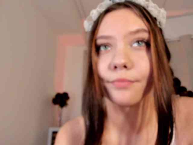 MikaMoony webcam