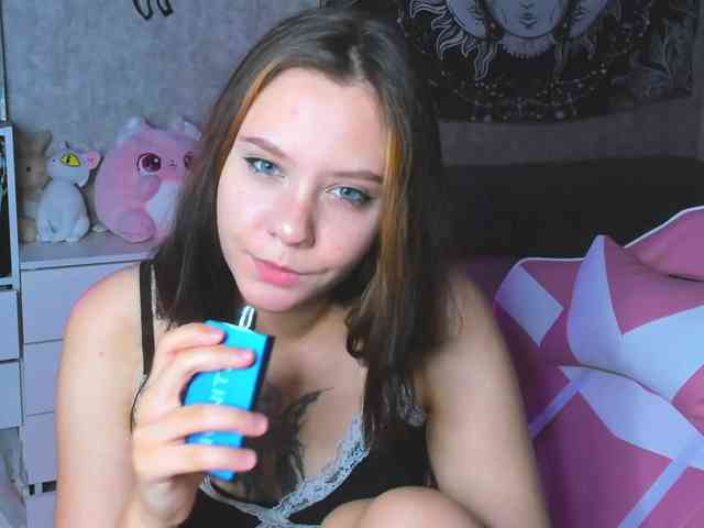 MikaMoony webcam