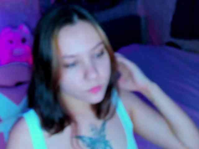 MikaMoony webcam