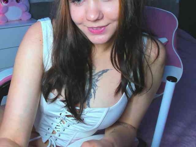MikaMoony webcam