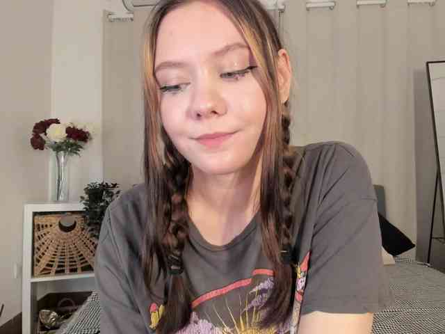 MikaMoony webcam