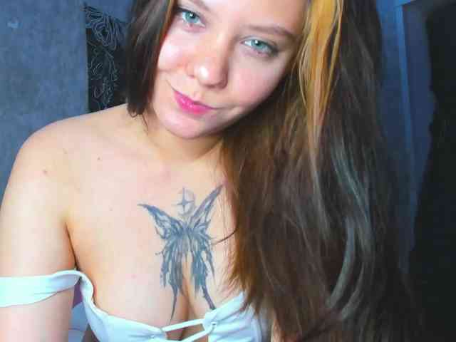 MikaMoony webcam