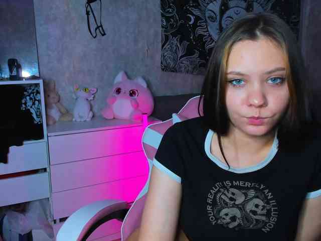 MikaMoony webcam