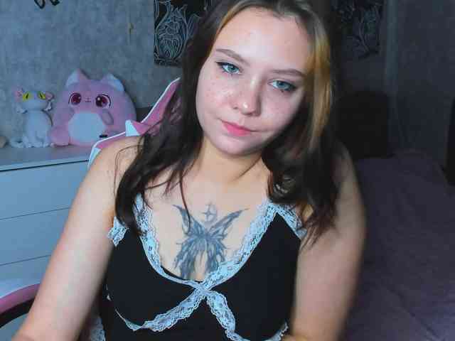 MikaMoony webcam