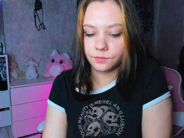 MikaMoony webcam