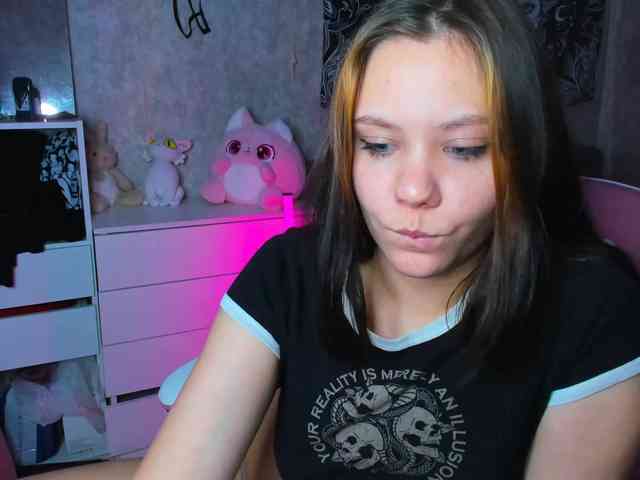 MikaMoony webcam