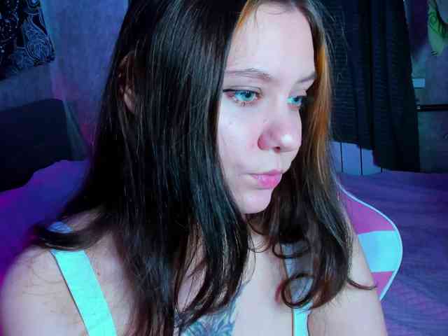 MikaMoony webcam