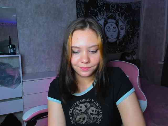 MikaMoony webcam