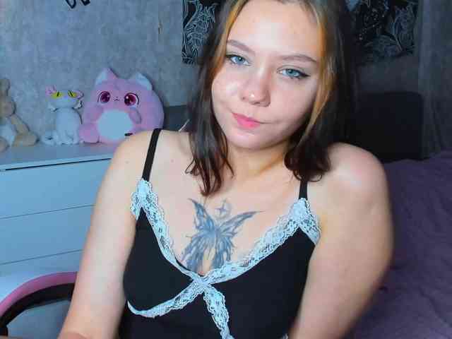 MikaMoony webcam