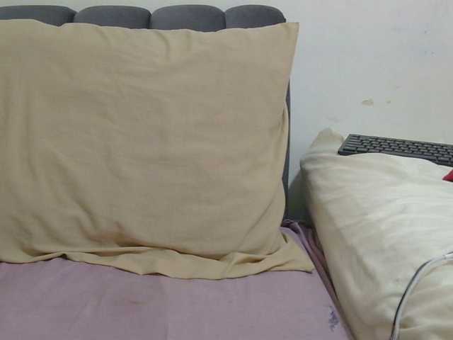 sluttylaura live cam on BongaCams