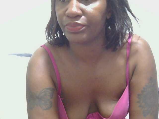 sluttylaura live cam