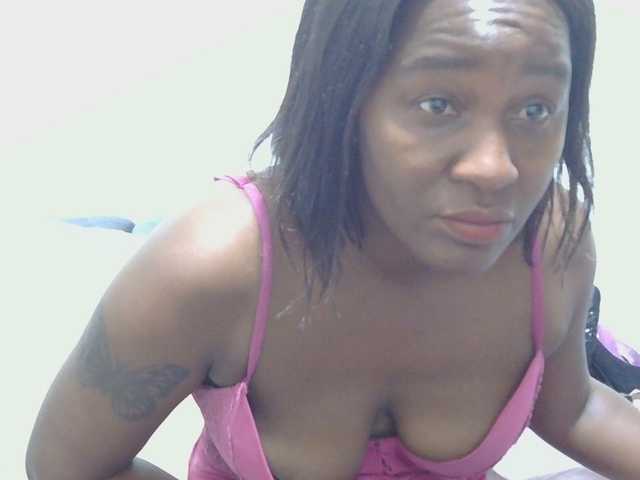 sluttylaura live cam on BongaCams