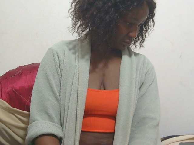 sluttylaura live cam on BongaCams