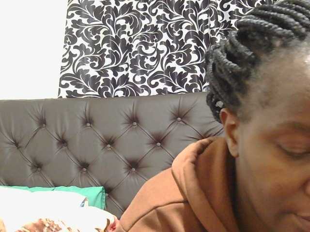 sluttylaura live cam on BongaCams