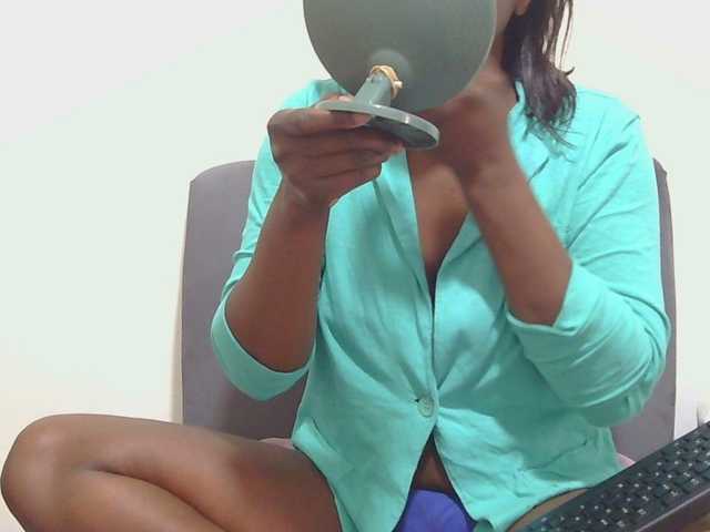 sluttylaura live cam on BongaCams