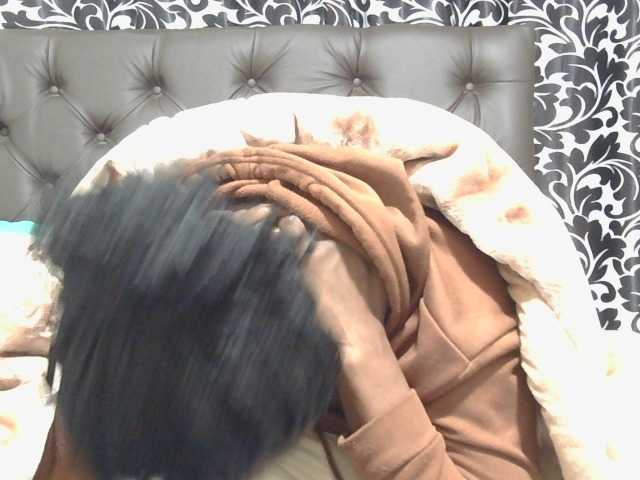 sluttylaura live cam on BongaCams