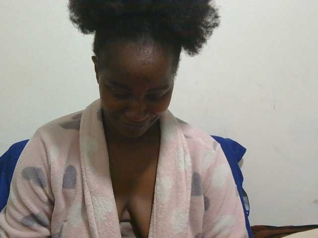 sluttylaura live cam on BongaCams