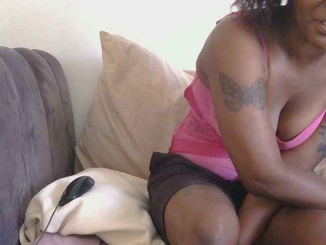 sluttylaura live cam on BongaCams