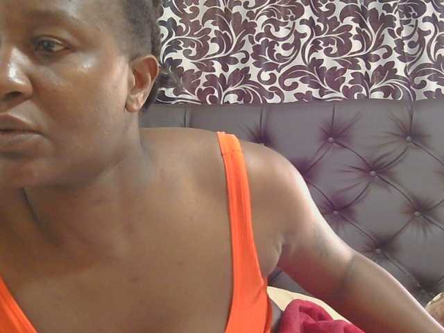sluttylaura live cam on BongaCams