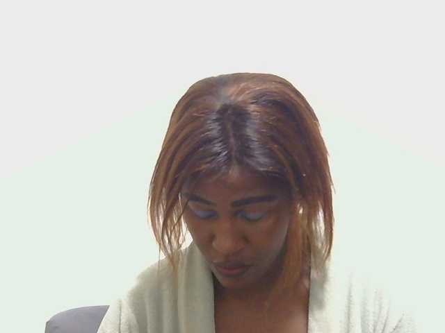 sluttylaura live cam on BongaCams