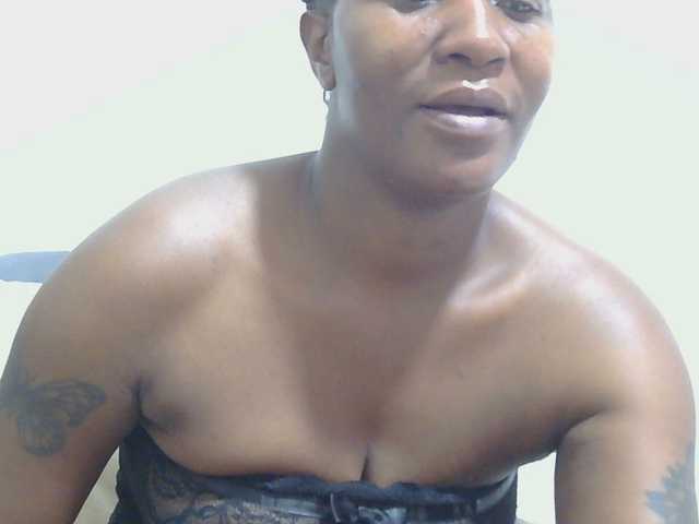 sluttylaura live cam on BongaCams