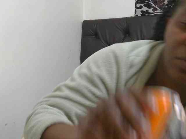 sluttylaura webcam