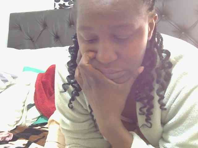 sluttylaura webcam