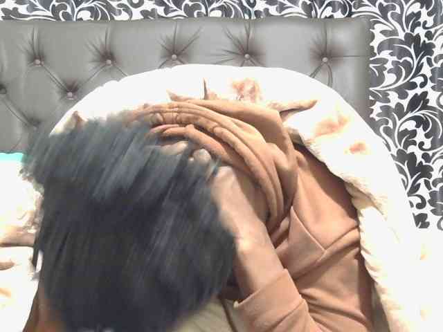 sluttylaura webcam