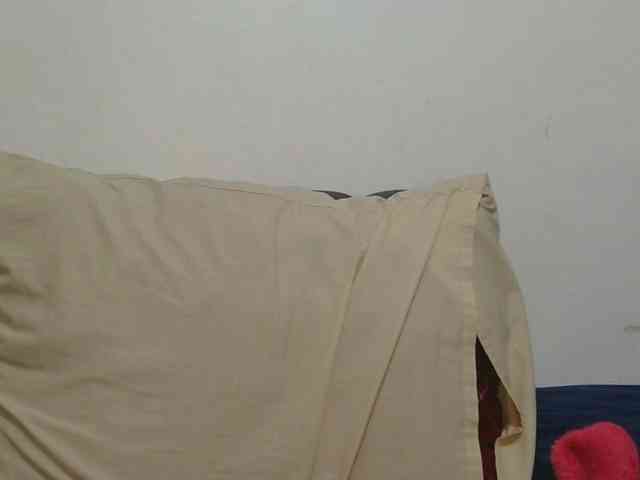 sluttylaura webcam