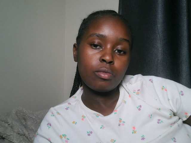 Lunavee-1 live cam on BongaCams