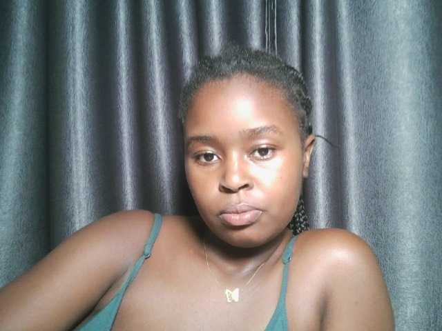Lunavee-1, 20 y/o - Live Cam on BongaCams