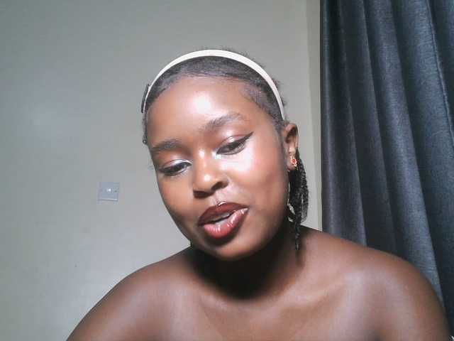 SpiceyNelly1 live cam on BongaCams