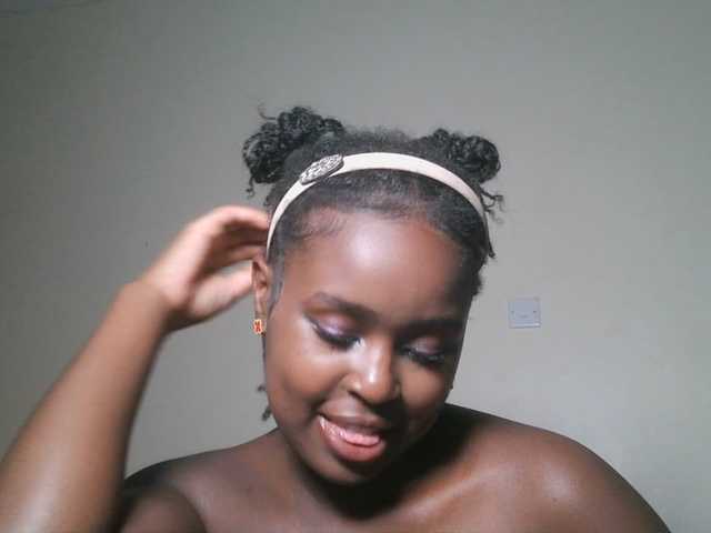 SpiceyNelly1 live cam on BongaCams
