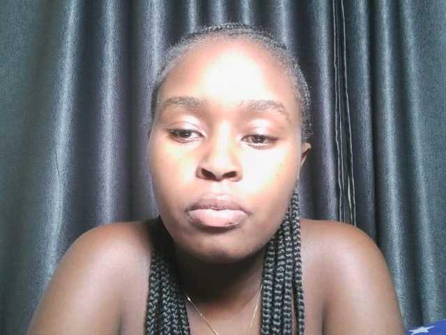 Lunavee-1 live cam on BongaCams