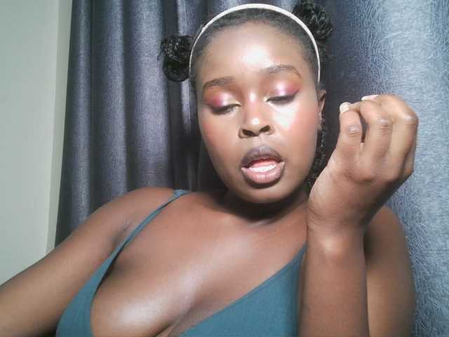 SpiceyNelly1 live cam on BongaCams