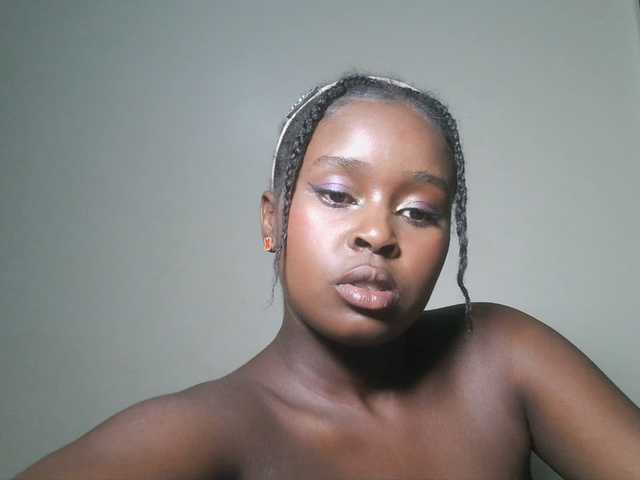 SpiceyNelly1 live cam on BongaCams