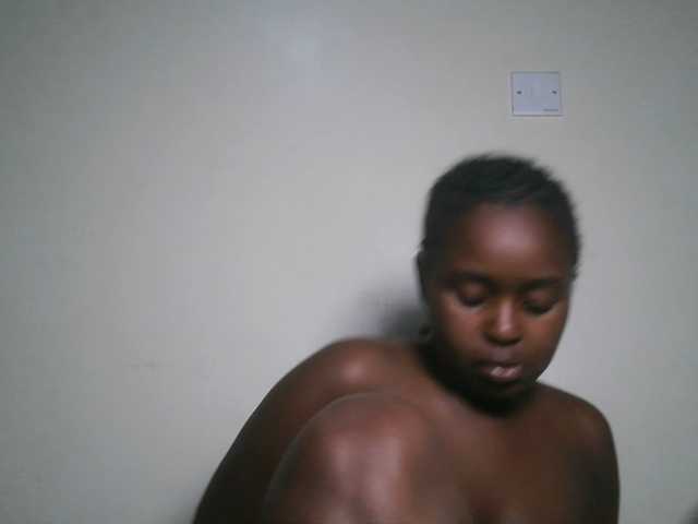 Lunavee-1 live cam on BongaCams
